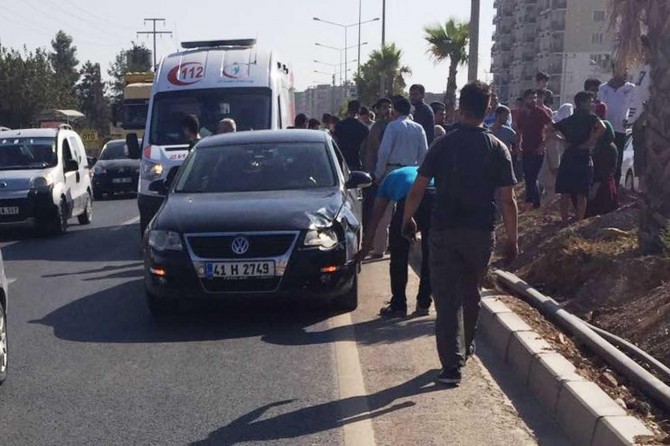 Otomobilin çarptığı kadın yaralandı