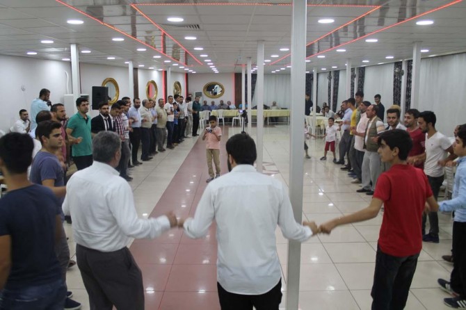 "Düğünlerimizi de Peygamber Efendimizin sünnetine göre yapmalıyız"