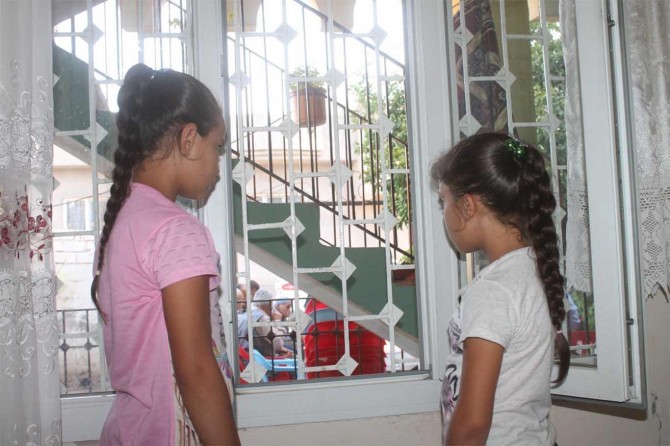 "Her kapı çalındığında 'annemiz geldi' diyerek kapıyı açıyoruz"