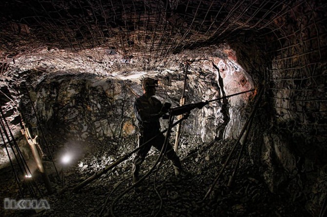 Ew ê karkerên madenên di bin erdê de rojane herî zêde 7 seat û nîv bixebitin