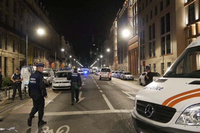 Brüksel ve Londra'da askerlere saldırı