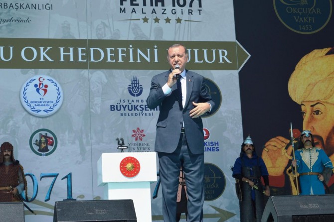 "Tarihi öğrenmeyenler onu tekrar yaşamak zorunda kalırlar"
