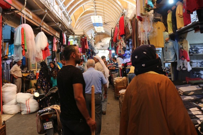 Şanlıurfa esnafı umudunu bayram alışverişine bağladı