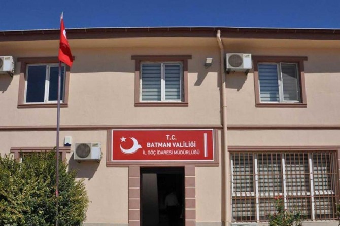 Kaçak göçmenleri Batman'a bırakıp kaçtılar