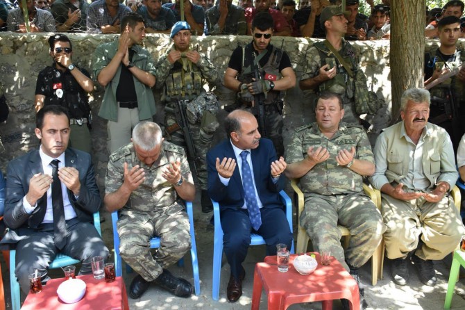 Şırnak Valisi Mehmet Aktaş PKK'nin katlettiği 3 işçinin taziyesine katıldı