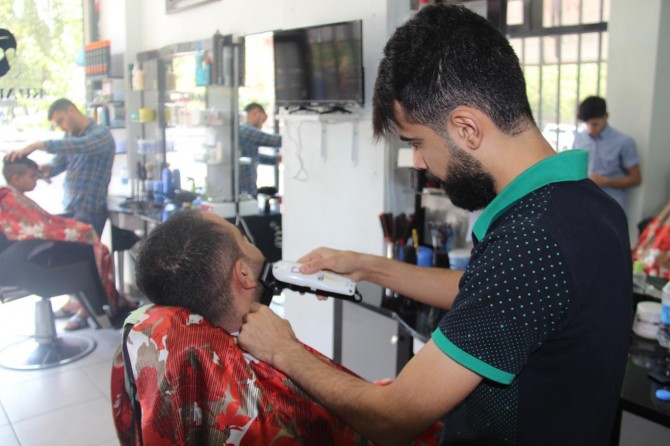 Diyarbakır'daki berberlerde bayram hareketliliği yaşanıyor