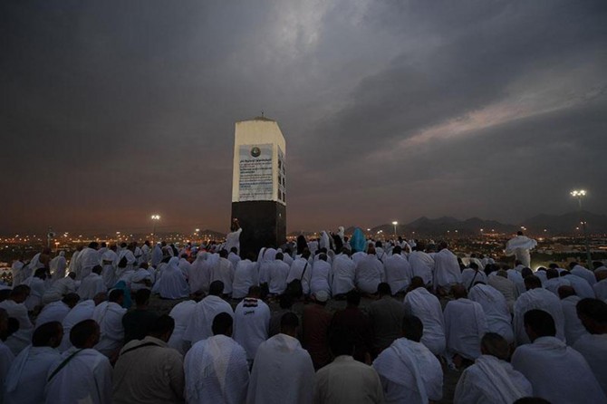 Milyonlarca hacı adayının Arafat’a intikalleri başladı