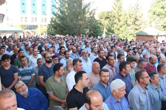 Van'da Arakanlı Müslümanlar için gıyabi cenaze namazı