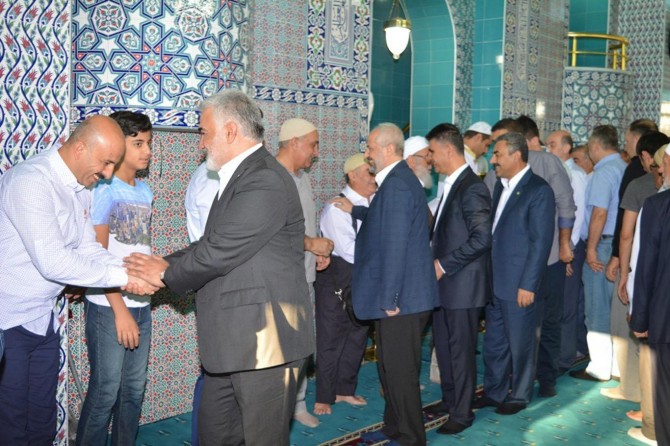 HÜDA PAR Genel Başkanı Yapıcıoğlu halkla bayramlaştı