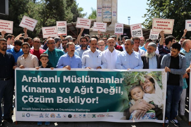 Arakanda yaşanan soykırım insanlık suçlarını lanetliyoruz