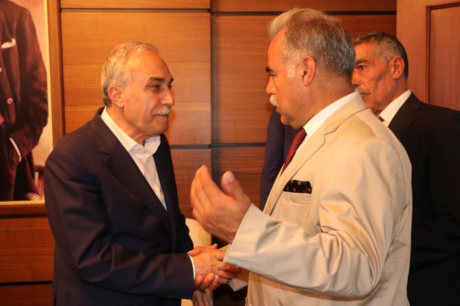 Bakan Ahmet Eşref Fakıbaba Şanlıurfa'da bayramlaştı