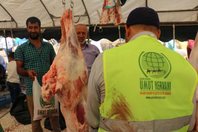 Fakirler için bayramlarını feda ediyorlar