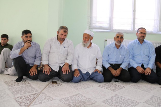 Müslümanlar mezhep ve meşrep taassuplarını bir kenara atmalı