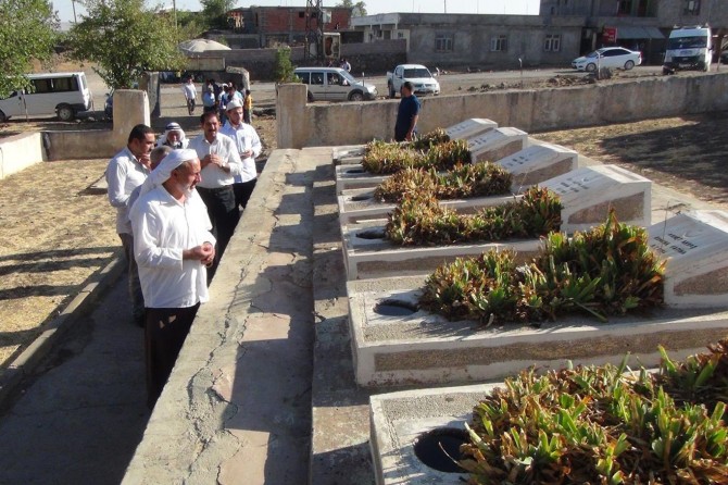 Qubik'teki şehitler kabirleri başında anıldı 2017