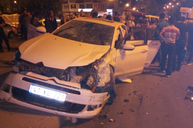 Batman Pir Sultan Bulvarında kaza: 9 yaralı