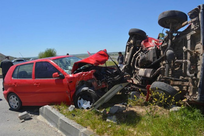 Bayram tatilinde yaşanan trafik kazalarında 122 kişi hayatını kaybetti