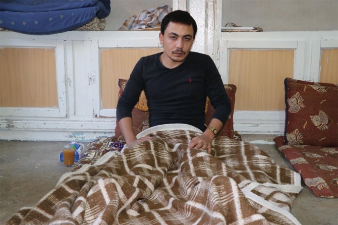 Suriyeli genç ameliyat olabilmek için yardım bekliyor