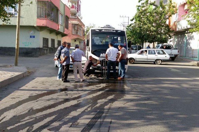 Batman'da minibüs ile otomobil çarpıştı