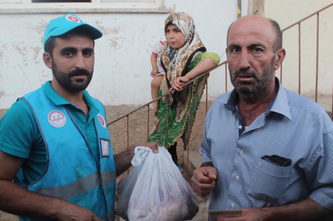 TDV Bingöl'de ihtiyaç sahiplerine kurban eti ulaştırdı