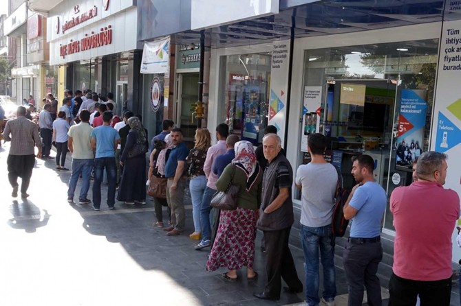 Gaziantepliler nüfus dairelerinde yaşanan yoğunluğa tepkili