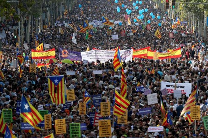 Katalonya özerk bölgesi parlamentosu bağımsızlık referandumu yasa tasarısını onadı