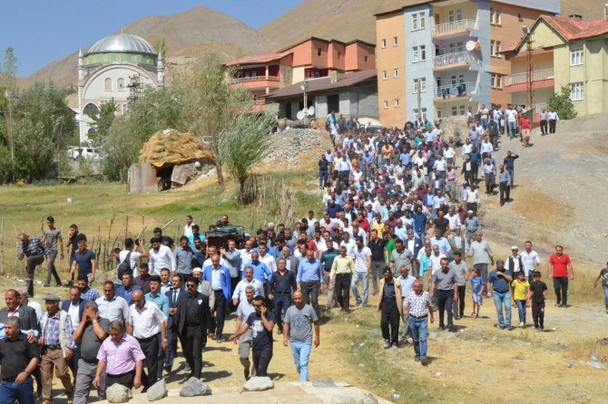 Karkerên ku di êrîşa PKKê de jiyana xwe ji dest dan hatin definkirin