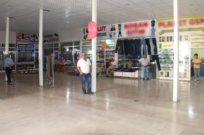 Esnafên Sûrê yên ku tê xwestin cihê wan a bazarê bê valakirin ji şaredariyê re bertekdarin