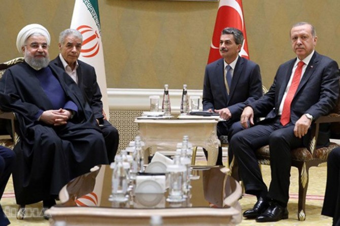 Serokkomar Erdogan bi Serokkomarê Îranê Rûhanî re hevdîtin kir