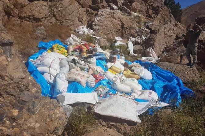 Tunceli Nizamiye’de 3 ayrı sığınakta çok miktarda yaşam malzemesi ele geçirildi