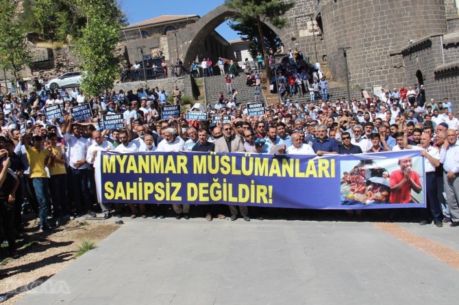Buddhist Myanmar administration is cursed in Diyarbakır