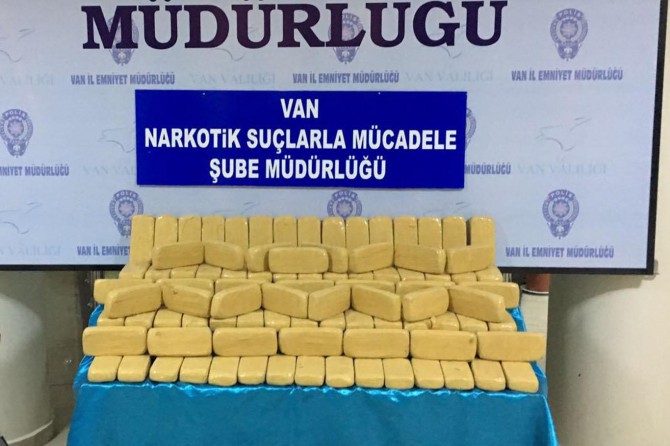 Van Edremit'te eroin ele geçirildi
