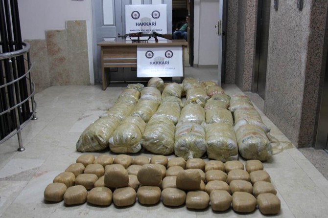 Hakkari'de uyuşturucu ve silah operasyonu