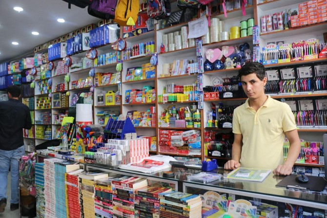 Şanlıurfa'da kırtasiyeciler umudunu okulların açılmasına bağladı
