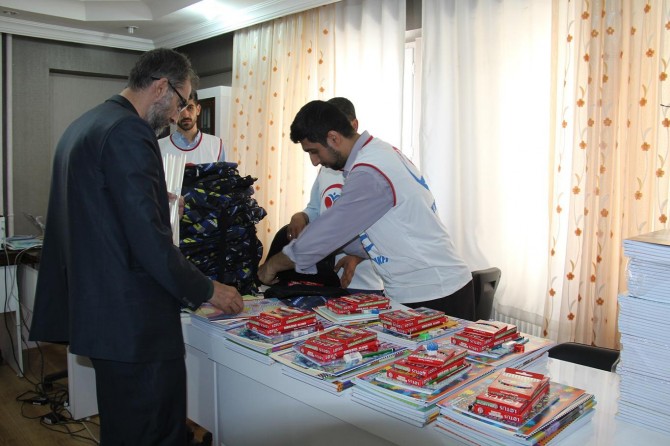 Yetimler Vakfı bin yetim öğrenciye kırtasiye yardımı yapacak video foto