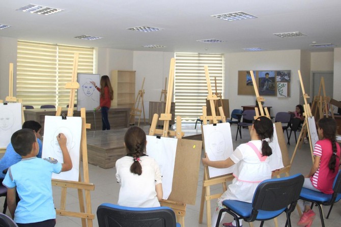 Van Büyükşehir Belediyesinden çocuklara resim kursu