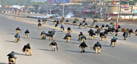 Pakistan'daki gösterilerde 23 kişi şehid oldu