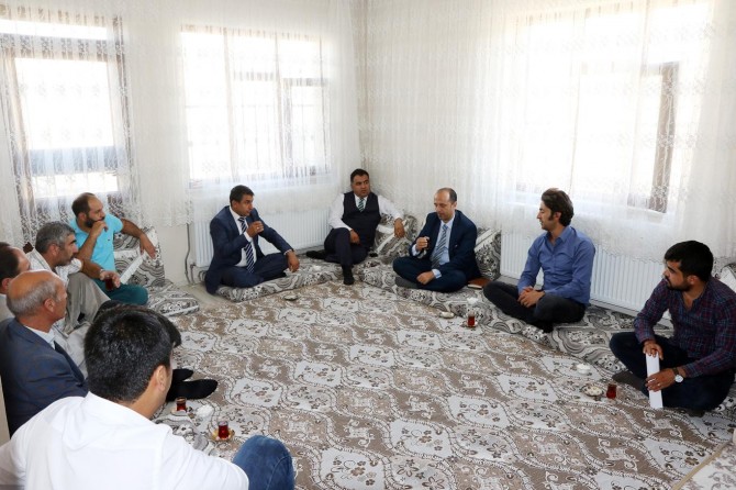 VASKİ Genel Müdürü Tekataş vatandaşın evinde sorunlarını dinledi