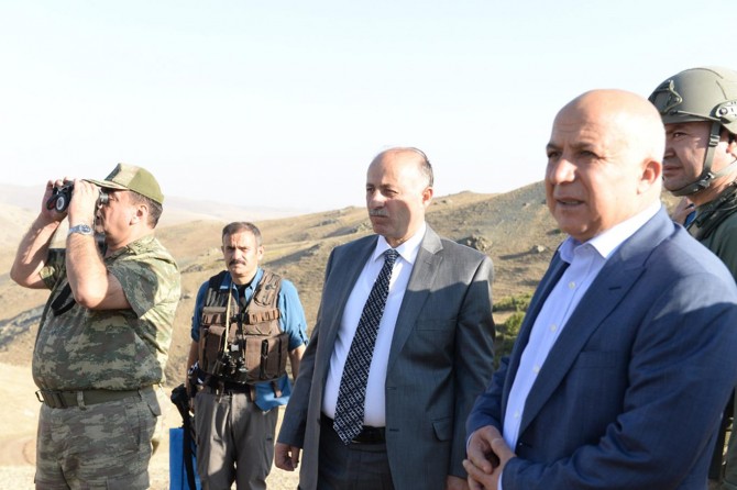 Erzurum Valisi Seyfettin Azizoğlu operasyon bölgesinde askerden bilgi aldı
