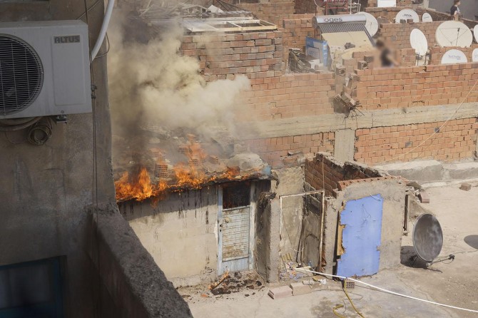 Batman’da kümeste çıkan yangında 10 horoz telef oldu