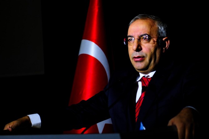 YYÜ Rektörü öğrencilere telefon numarasını verdi