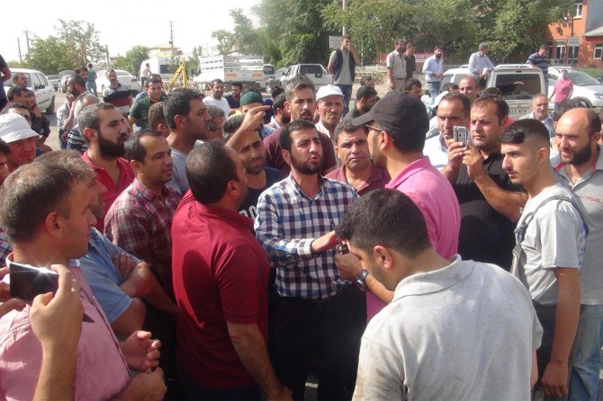 Bingöl sanayi esnafı çözülmeyen sorunlar için yol kapattı