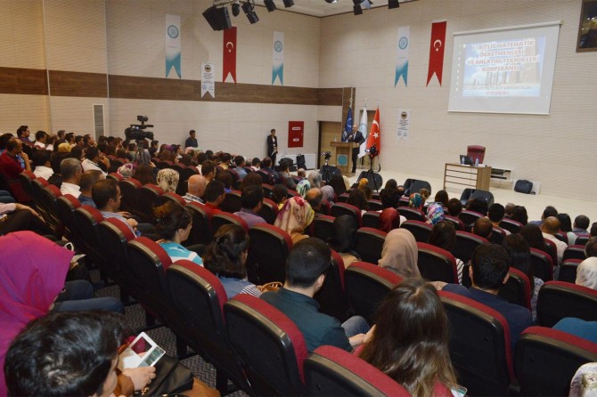 "Matematik Öğretmenleri ve Anlatım Teknikleri" konferansı