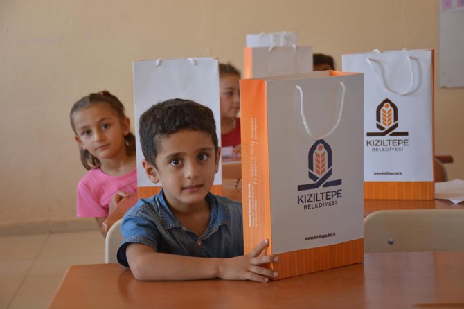 Kızıltepe'de 2 bin öğrenciye kırtasiye yardımı