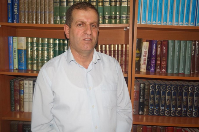 "Kur’an ilk insanın peygamber olduğunu söylerken tarih kitaplarımız onu ilkel ilan ediyor"