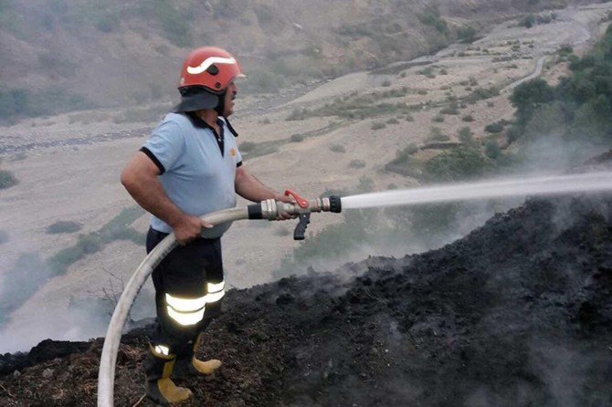 30 büyükbaş hayvan yangından son anda kurtarıldı