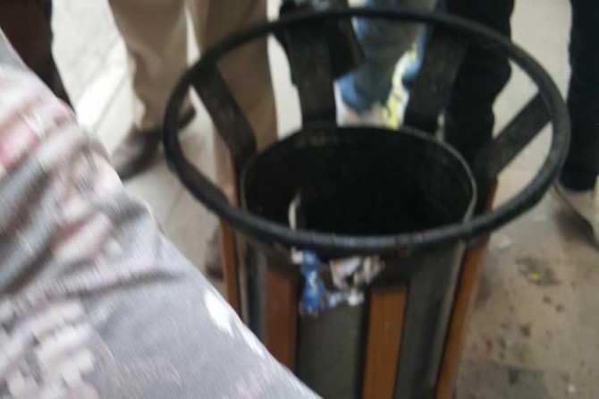 Çöp kovasındaki şüpheli paket paniğe neden oldu