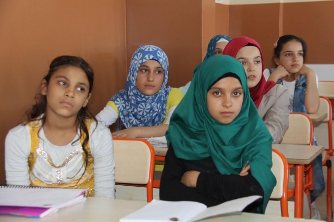 Zarokên Sûriyeyî digel trawmaya ku dijîn dîsa jî ji dahatûyê hêvîdar in