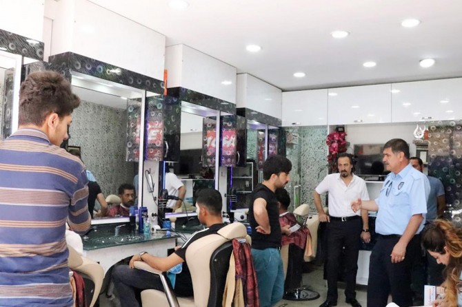 Berber ve kuaförler denetlendi