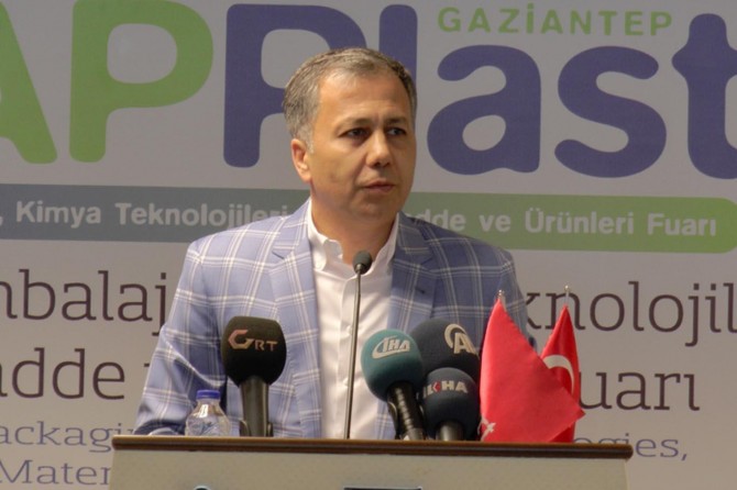 Sadece bu dünyayı değil baki olan hayatı da kazanmamız lazım