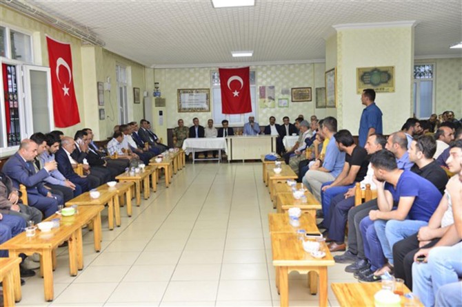 Vali Güzeloğlu hayatını kaybeden askerin ailesine taziye ziyaretinde bulundu